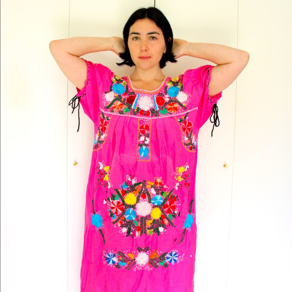 70’s Mexican dress embroidered with puff sleeves.